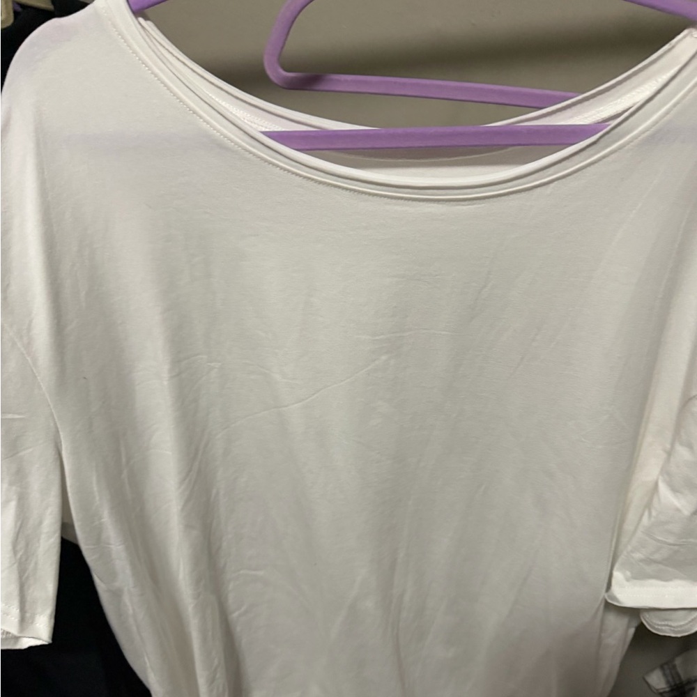 NWT**Classic White Women’s Scoop Neck Top
